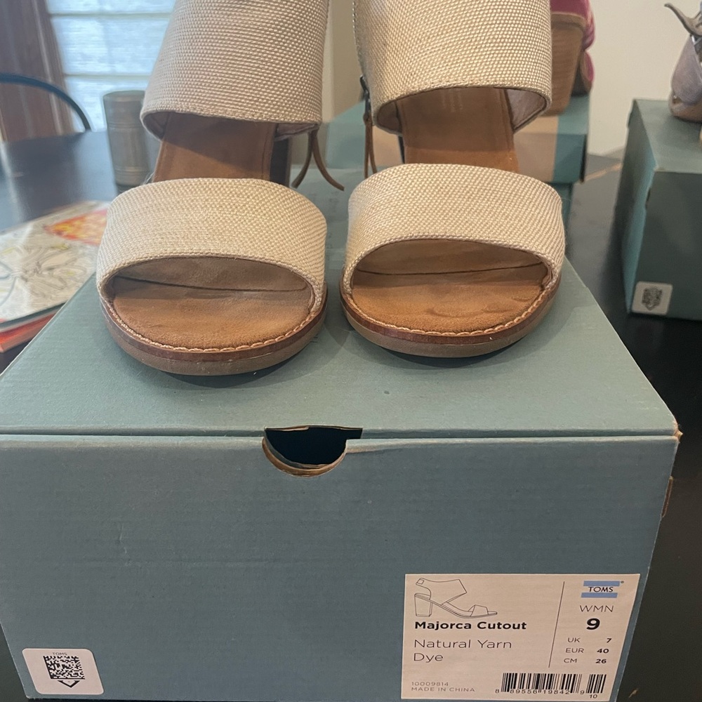 Women's Natural Yarn Cutout Sandals toms!